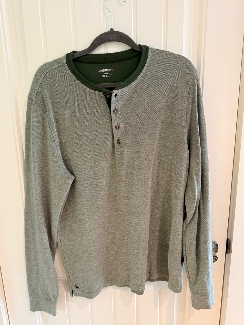 UNTUCKit Men's Long-Sleeve Henley in Olive Green